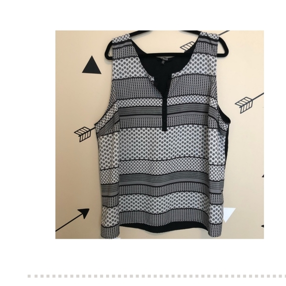 Black and white button up tank top - Picture 1 of 1